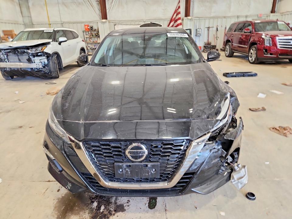 55646366 :رقم المزاد ، 1N4BL4CW1MN376972 vin ، 2021 Nissan Altima مزاد بيع
