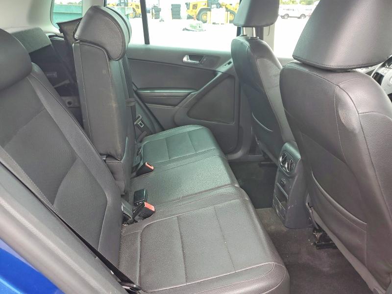 55627806 :رقم المزاد ، WVGAV7AX7AW002123 vin ، 2010 Volkswagen Tiguan مزاد بيع