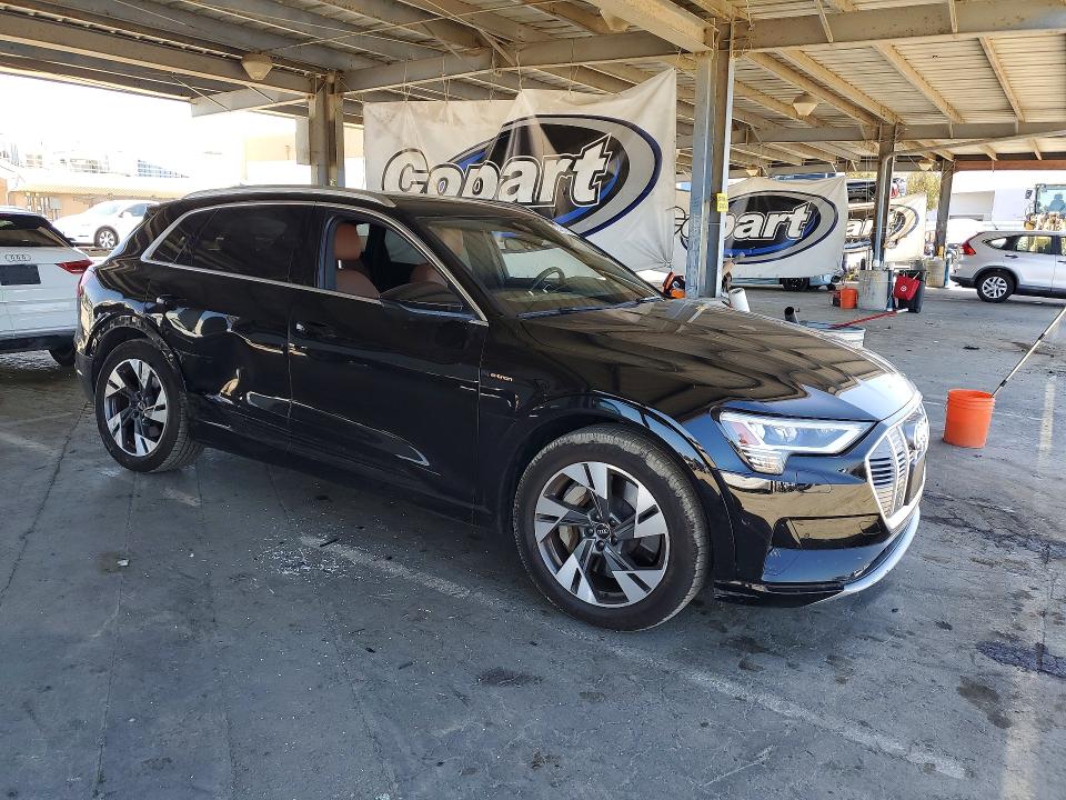 2021 Audi E-tron მანქანა იყიდება აუქციონზე, vin: WA1VAAGE0MB033630, აუქციონის ნომერი: 55757926