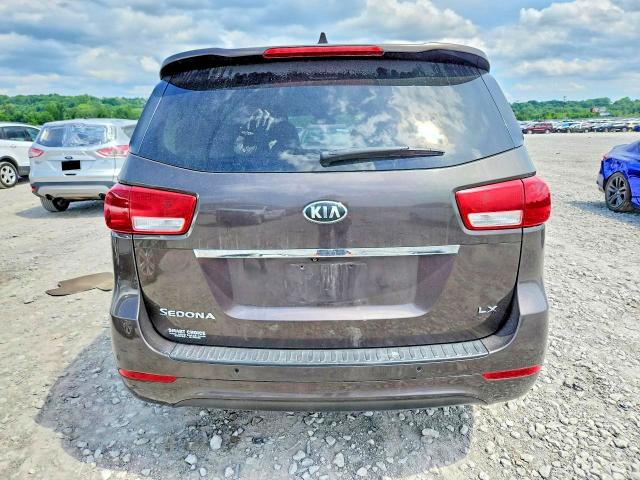 56330036 :رقم المزاد ، KNDMB5C1XH6314275 vin ، 2017 Kia Sedona مزاد بيع