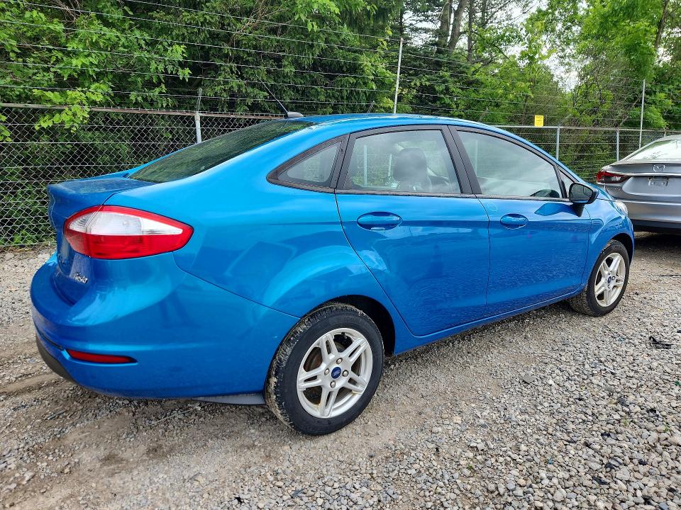 57329816 :رقم المزاد ، 3FADP4BJ2HM117071 vin ، 2017 Ford Fiesta مزاد بيع
