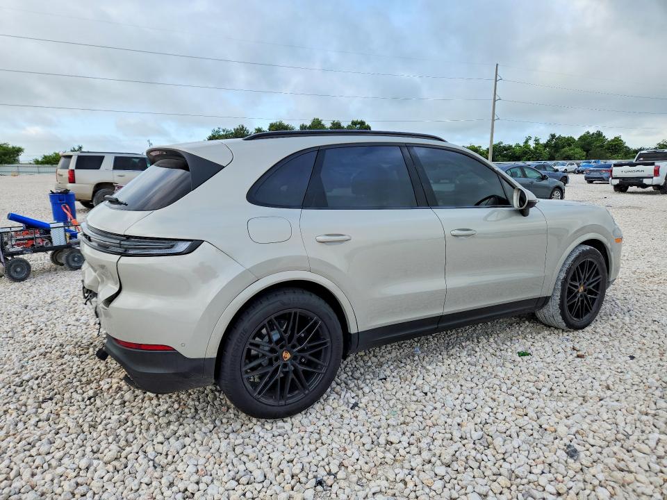 57321086 :رقم المزاد ، WP1AA2AY7SDA02792 vin ، 2025 Porsche Cayenne مزاد بيع