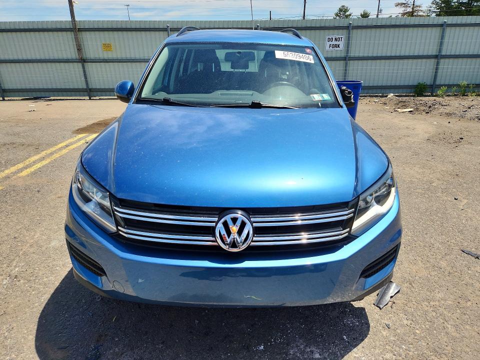 56309406 :رقم المزاد ، WVGBV7AX6HK052257 vin ، 2017 Volkswagen Tiguan مزاد بيع