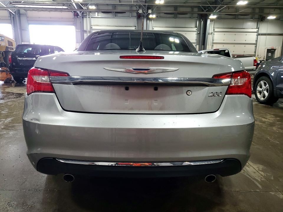 57326756 :رقم المزاد ، 1C3BCBEG8EN127336 vin ، 2014 Chrysler 200 مزاد بيع
