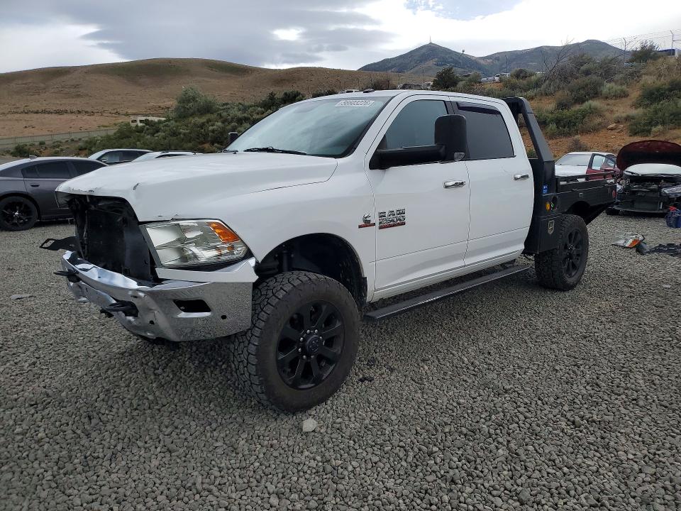 56603226 :رقم المزاد ، 3C6UR5DL1FG638553 vin ، 2015 Ram 2500 مزاد بيع