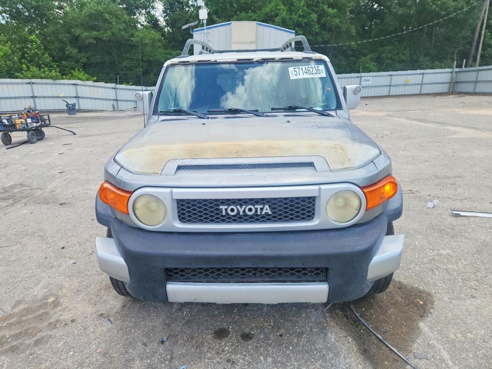 2010 Toyota Fj Cruiser მანქანა იყიდება აუქციონზე, vin: JTEZU4BF4AK008656, აუქციონის ნომერი: 57146236
