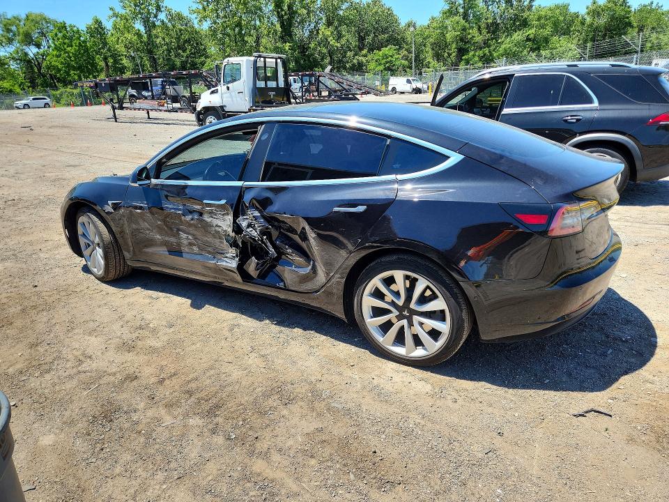 55976376 :رقم المزاد ، 5YJ3E1EB2JF090589 vin ، 2018 Tesla Model 3 مزاد بيع