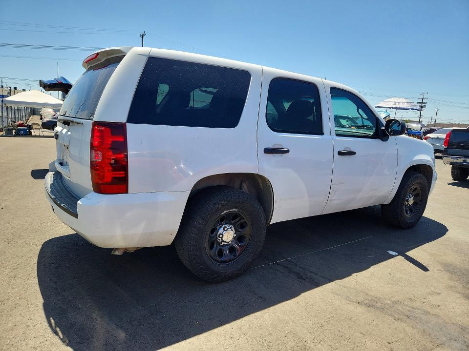 55623896 :رقم المزاد ، 1GNLC2E02BR321763 vin ، 2011 Chevrolet Tahoe مزاد بيع
