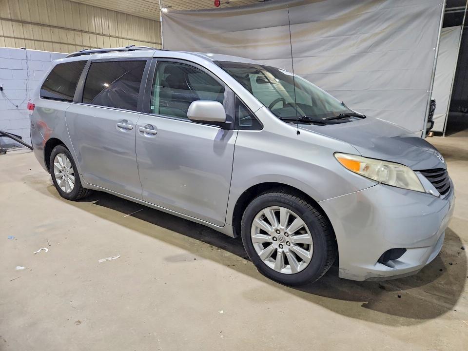 2011 Toyota Sienna მანქანა იყიდება აუქციონზე, vin: 5TDJK3DC4BS025326, აუქციონის ნომერი: 58432756