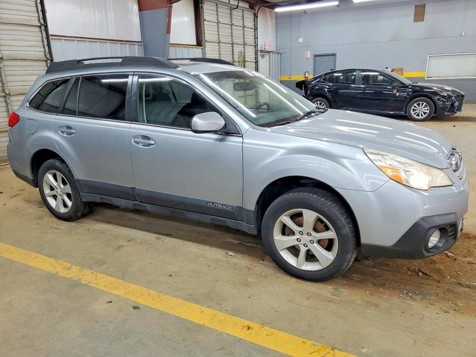 55554386 :رقم المزاد ، 4S4BRCDC8E3305669 vin ، 2014 Subaru Outback مزاد بيع