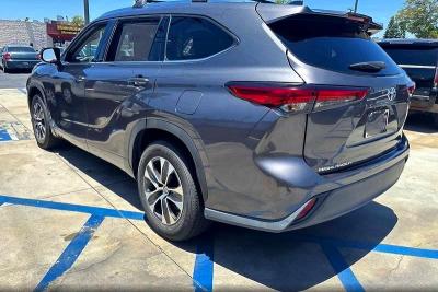 2021 Toyota Highlander მანქანა იყიდება აუქციონზე, vin: 5TDGZRAH5MS520758, აუქციონის ნომერი: 59200826