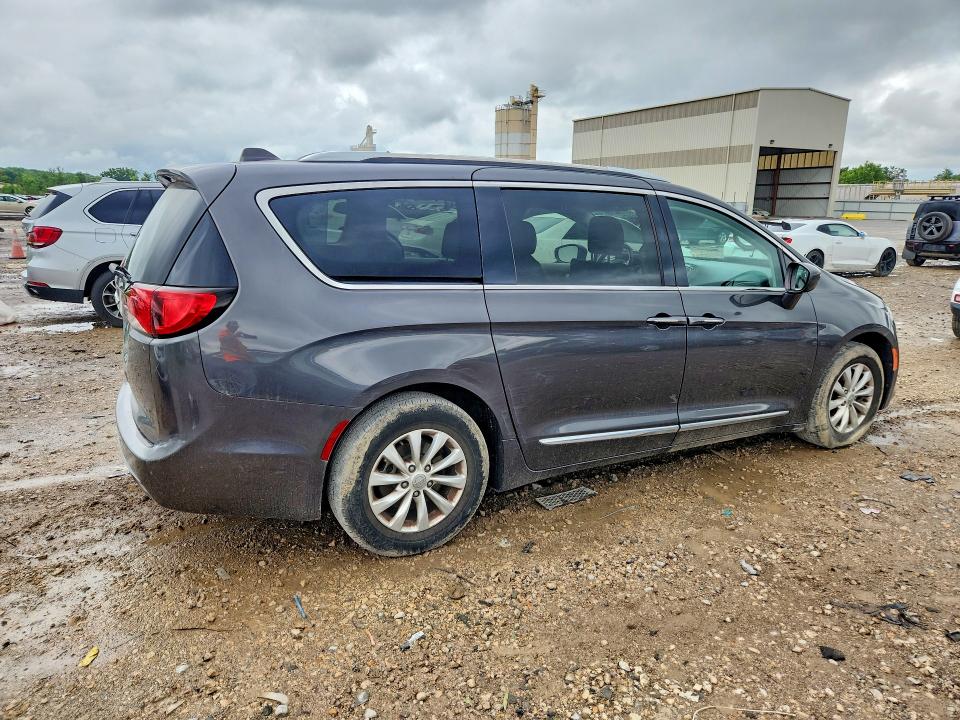58390156 :رقم المزاد ، 2C4RC1BG5KR721423 vin ، 2019 Chrysler Pacifica مزاد بيع