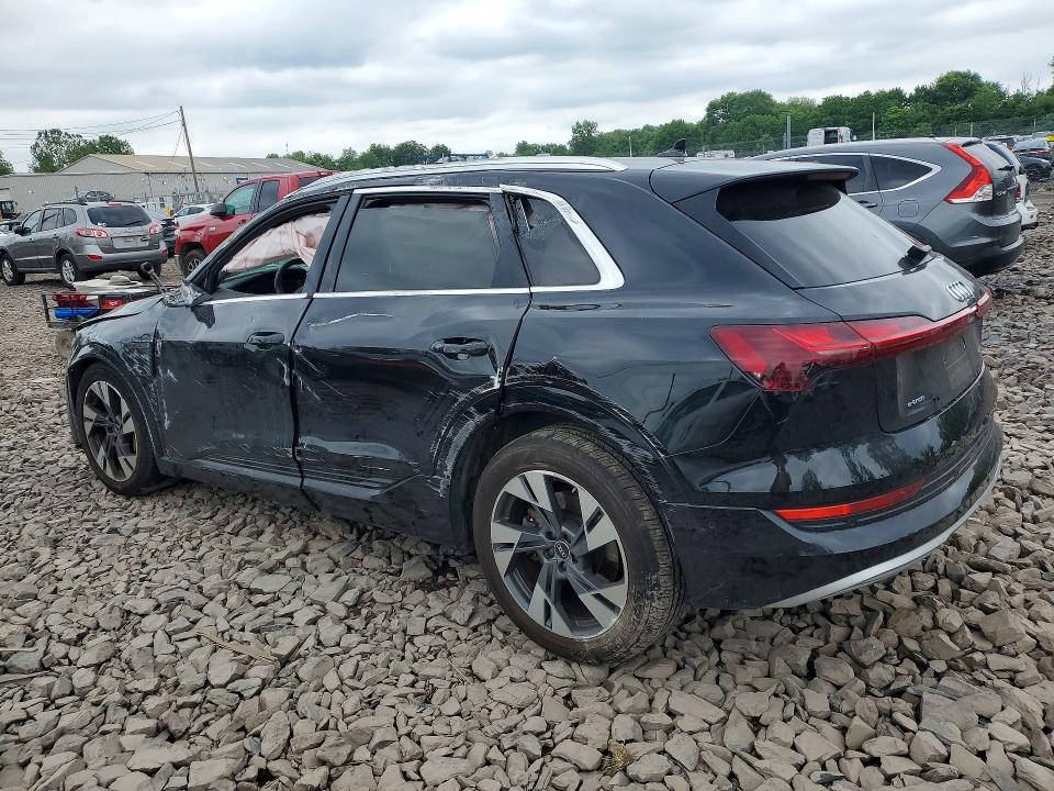 56513026 :رقم المزاد ، WA1LABGE4NB014562 vin ، 2022 Audi E-tron مزاد بيع