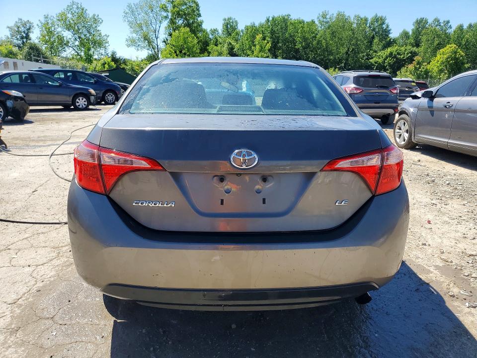 55322236 :رقم المزاد ، 2T1BURHE5JC055696 vin ، 2018 Toyota Corolla مزاد بيع