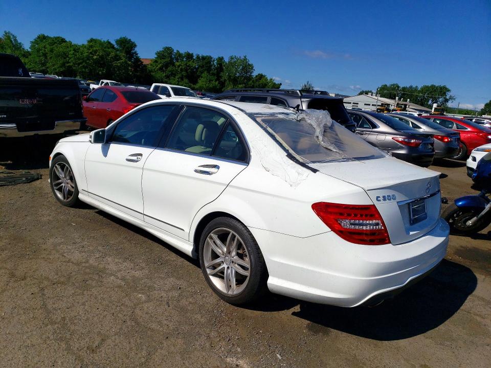 2013 Mercedes-benz C მანქანა იყიდება აუქციონზე, vin: WDDGF8AB2DG136581, აუქციონის ნომერი: 56337136