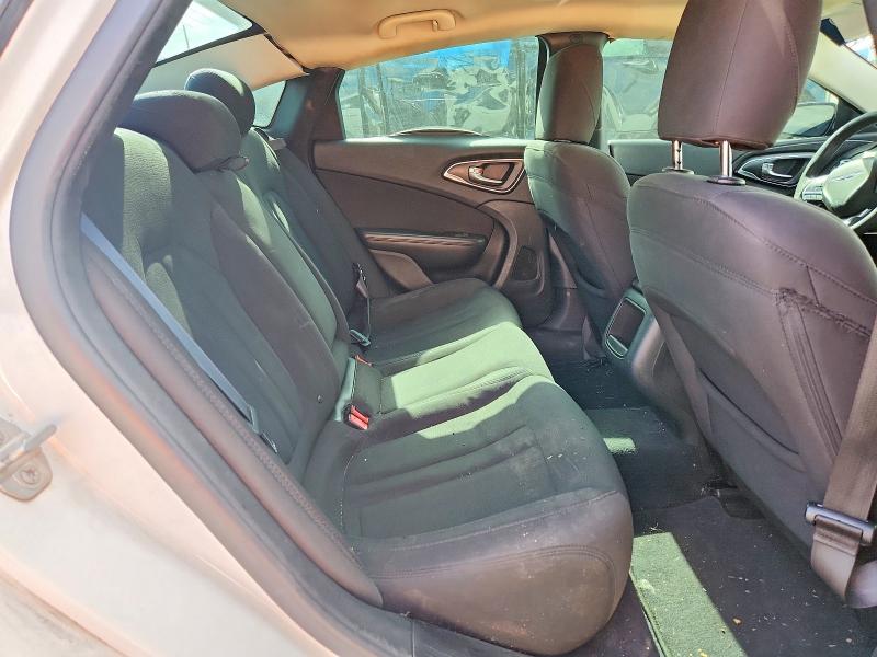 56791526 :رقم المزاد ، 1C3CCCAB8FN592124 vin ، 2015 Chrysler 200 مزاد بيع