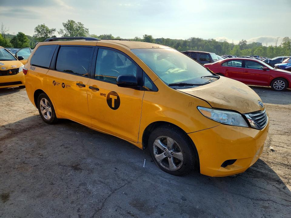2017 Toyota Sienna მანქანა იყიდება აუქციონზე, vin: 5TDKZ3DC4HS876051, აუქციონის ნომერი: 57140896