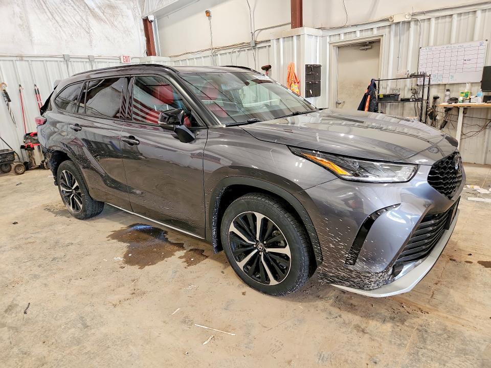 56815076 :رقم المزاد ، 5TDLZRBH7NS201697 vin ، 2022 Toyota Highlander مزاد بيع