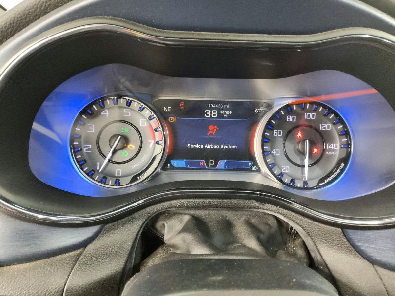55527586 :رقم المزاد ، 1C3CCCBB9GN175613 vin ، 2016 Chrysler 200 مزاد بيع