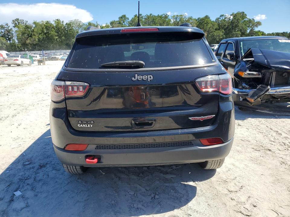 57821376 :رقم المزاد ، 3C4NJDDB9JT501723 vin ، 2018 Jeep Compass مزاد بيع