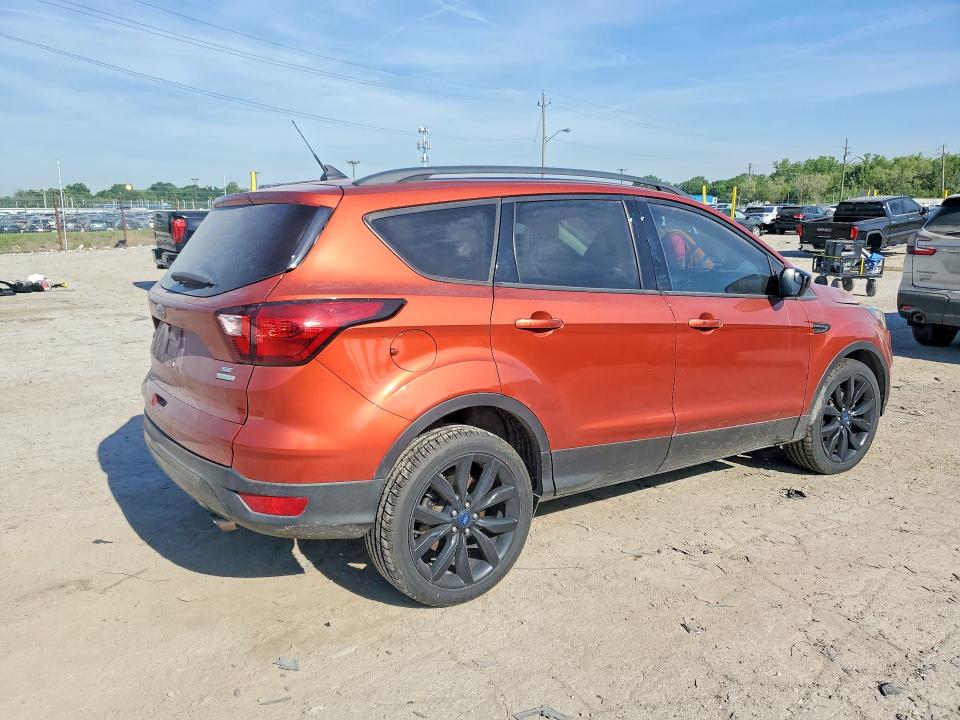 2019 Ford Escape მანქანა იყიდება აუქციონზე, vin: 1FMCU0GD3KUB77014, აუქციონის ნომერი: 55379486