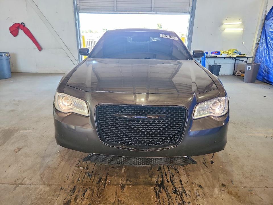 55552076 :رقم المزاد ، 2C3CCARG4FH793211 vin ، 2015 Chrysler 300 مزاد بيع