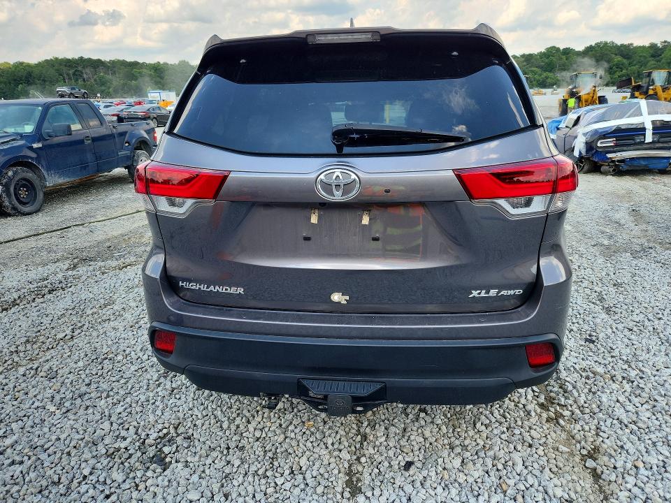 2018 Toyota Highlander მანქანა იყიდება აუქციონზე, vin: 5TDJZRFH2JS536278, აუქციონის ნომერი: 56233666