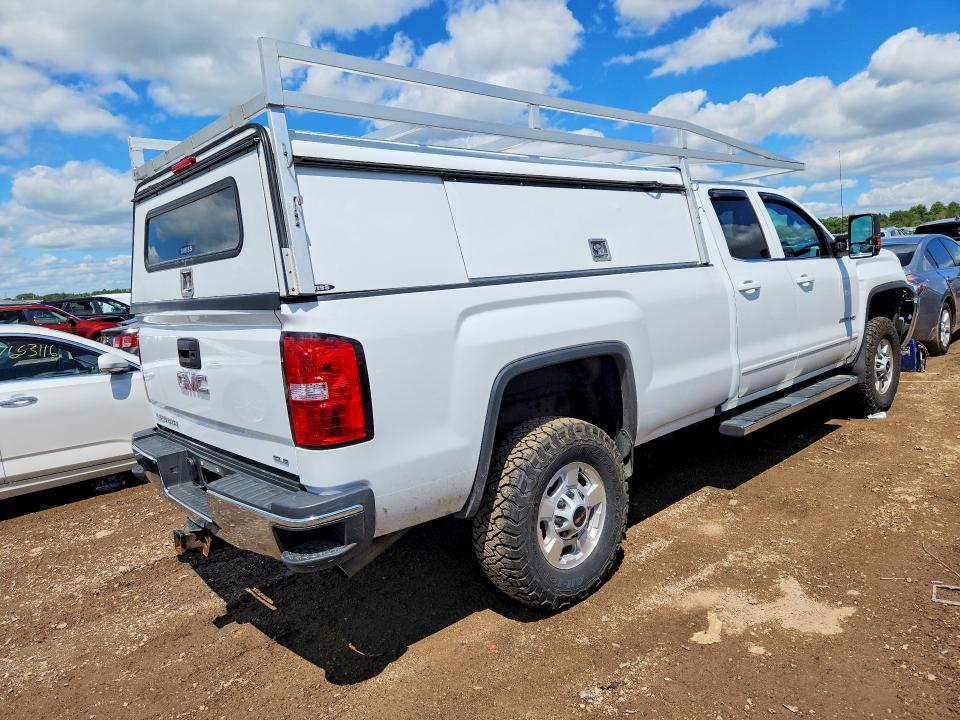 57724056 :رقم المزاد ، 1GT22SEG7JZ252782 vin ، 2018 Gmc Sierra مزاد بيع