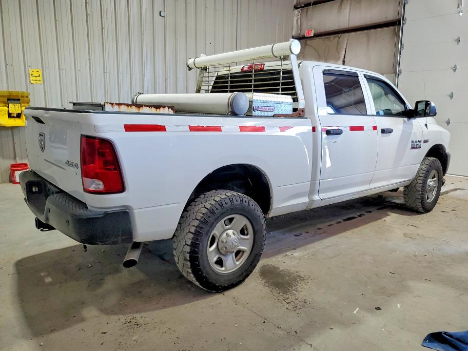 55885446 :رقم المزاد ، 3C6UR5CJ8JG276276 vin ، 2018 Ram 2500 مزاد بيع