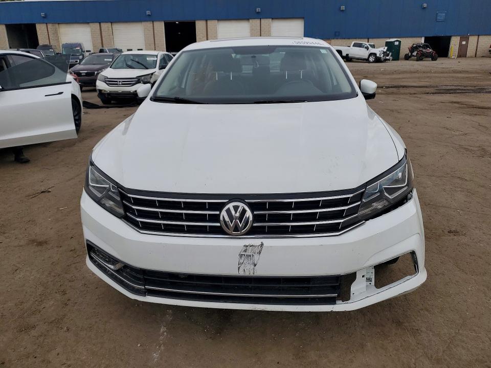 2017 Volkswagen Passat მანქანა იყიდება აუქციონზე, vin: 1VWBT7A36HC036137, აუქციონის ნომერი: 58595446
