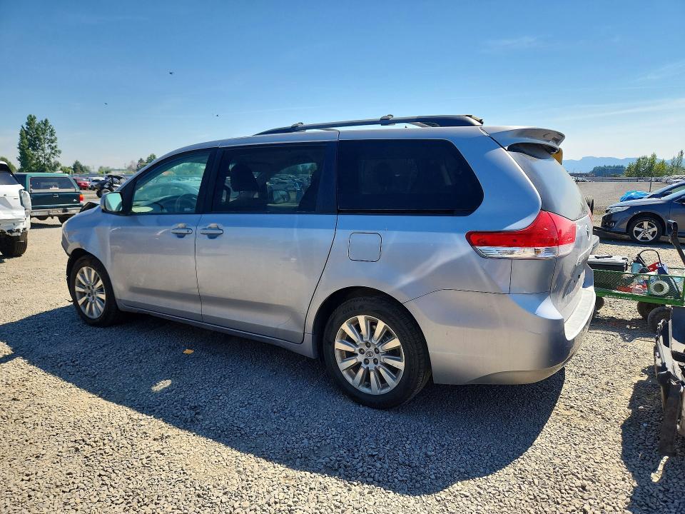 56459696 :رقم المزاد ، 5TDJK3DC0CS037460 vin ، 2012 Toyota Sienna مزاد بيع