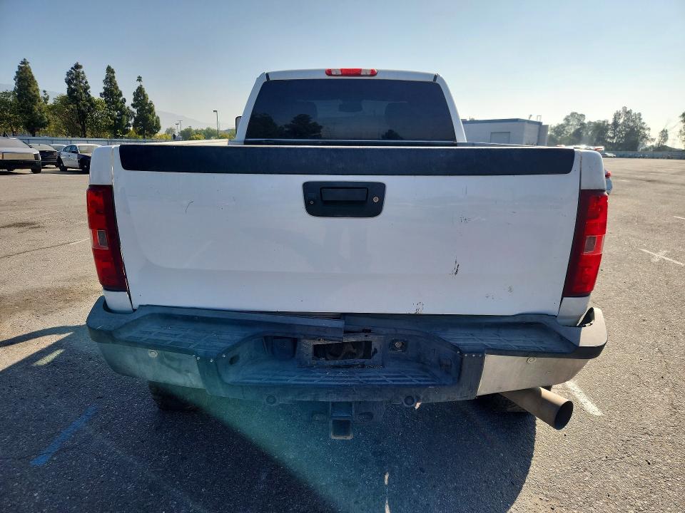 58629906 :رقم المزاد ، 1GC2KXC84BZ437558 vin ، 2011 Chev Silverado مزاد بيع