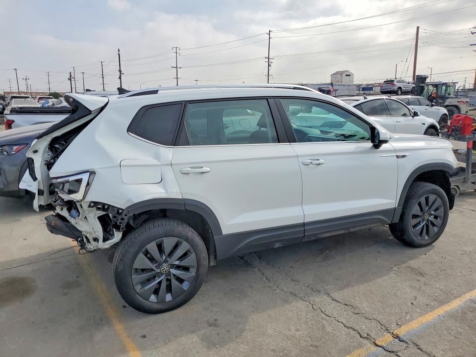 50902466 :رقم المزاد ، 3VVRX7B25NM025427 vin ، 2022 Volkswagen Taos مزاد بيع