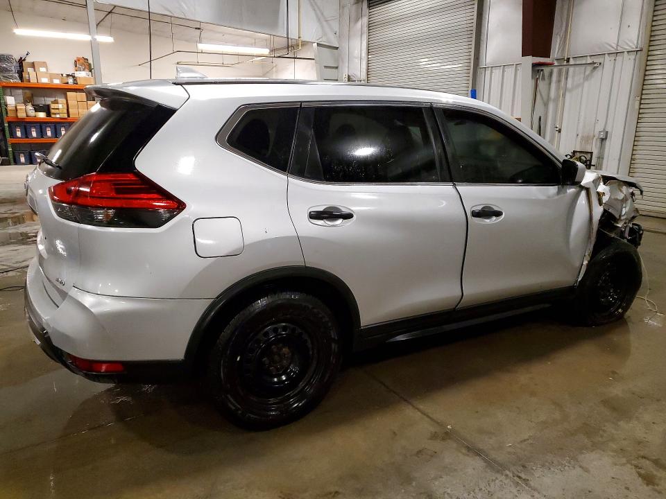 56611086 :رقم المزاد ، KNMAT2MV4HP582491 vin ، 2017 Nissan Rogue مزاد بيع