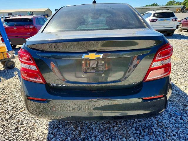 55779346 :رقم المزاد ، 1G1JD5SH6H4137773 vin ، 2017 Chevrolet Sonic مزاد بيع