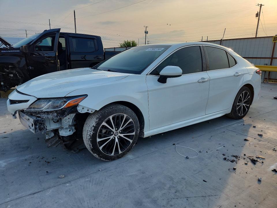 57902796 :رقم المزاد ، JTNB11HK2J3010185 vin ، 2018 Toyota Camry مزاد بيع