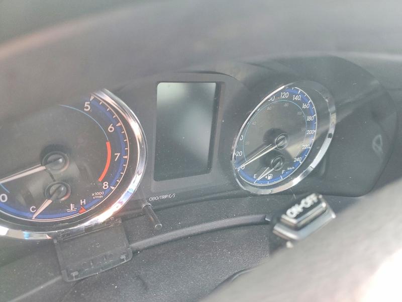51569336 :رقم المزاد ، 2T1BURHE6JC971030 vin ، 2018 Toyota Corolla مزاد بيع