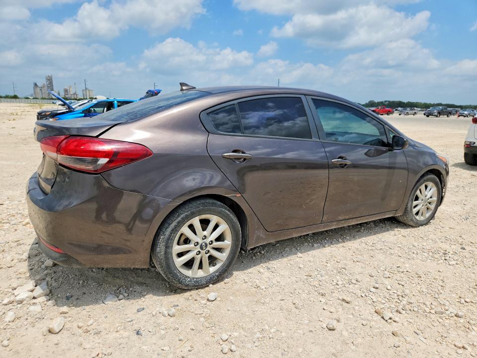 57422826 :رقم المزاد ، 3KPFL4A76HE131957 vin ، 2017 Kia Forte مزاد بيع