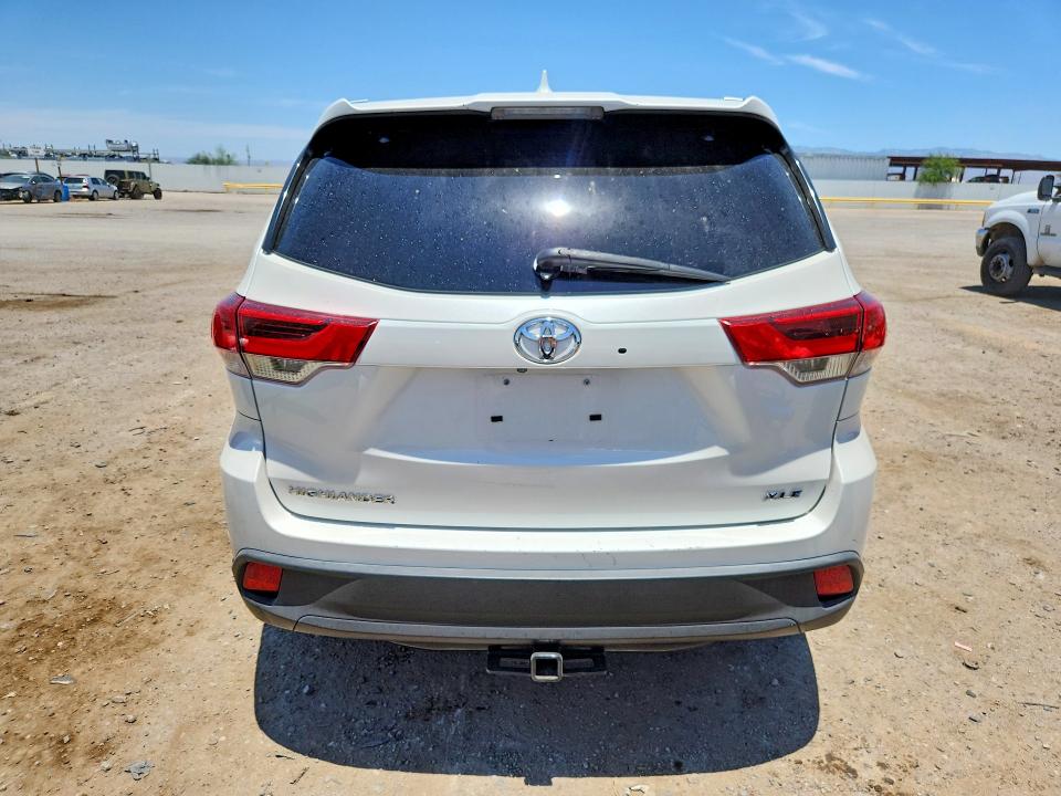 2018 Toyota Highlander მანქანა იყიდება აუქციონზე, vin: 5TDKZRFH3JS544474, აუქციონის ნომერი: 56475696
