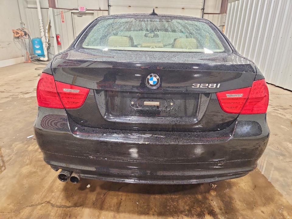 58459656 :رقم المزاد ، WBAPK5G57BNN81992 vin ، 2011 Bmw 328 مزاد بيع