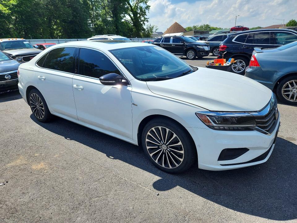 57441966 :رقم المزاد ، 1VWBA7A31NC006612 vin ، 2022 Volkswagen Passat مزاد بيع