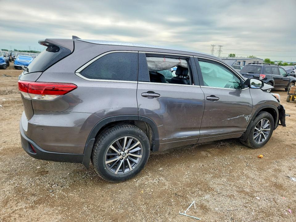 2018 Toyota Highlander მანქანა იყიდება აუქციონზე, vin: 5TDJZRFHXJS854925, აუქციონის ნომერი: 58584256
