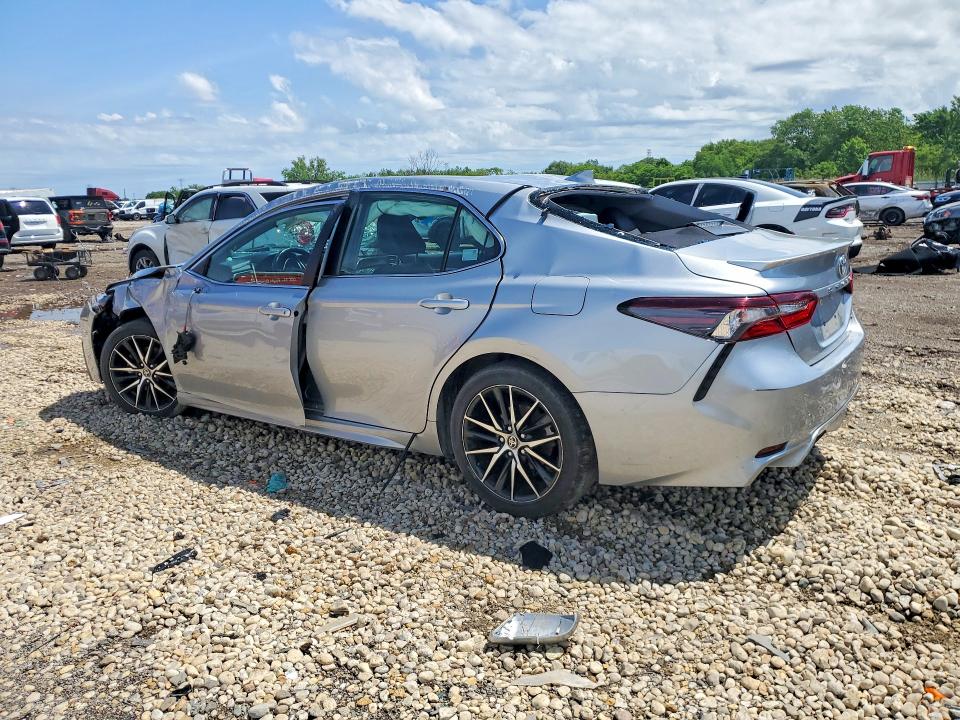 56887516 :رقم المزاد ، 4T1G11AK2MU581884 vin ، 2021 Toyota Camry مزاد بيع