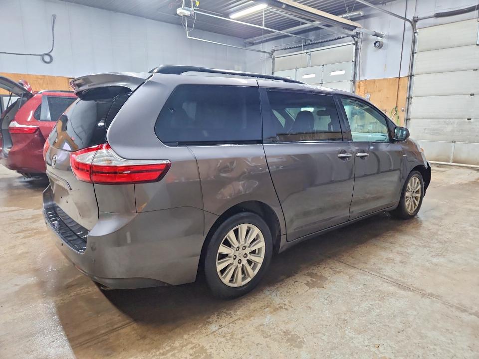 56483946 :رقم المزاد ، 5TDDZ3DC8HS166112 vin ، 2017 Toyota Sienna مزاد بيع