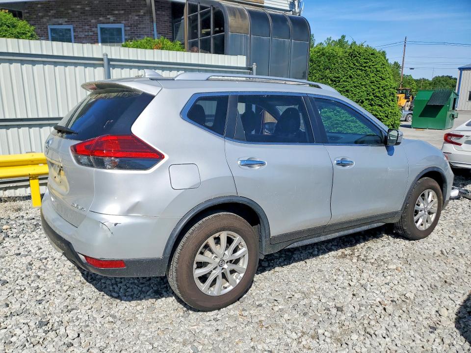 2017 Nissan Rogue მანქანა იყიდება აუქციონზე, vin: JN8AT2MV9HW012612, აუქციონის ნომერი: 56665766
