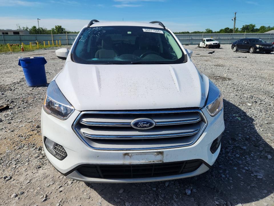 56071886 :رقم المزاد ، 1FMCU0GD6JUB95781 vin ، 2018 Ford Escape مزاد بيع