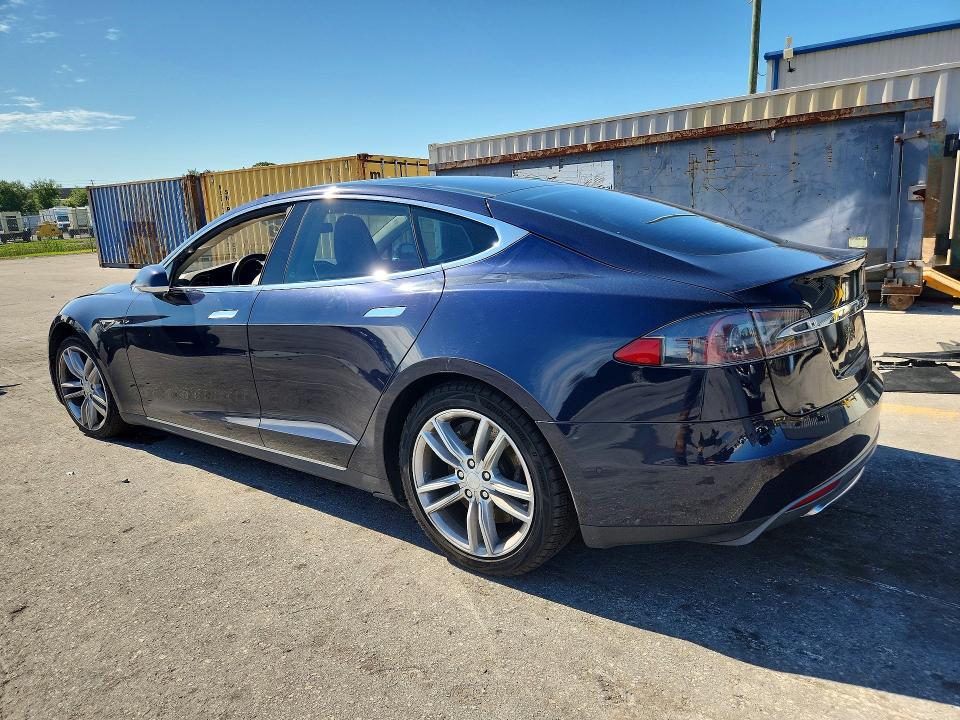58128356 :رقم المزاد ، 5YJSA1H25FFP69282 vin ، 2015 Tesla Model S مزاد بيع