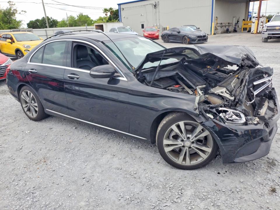 55811836 :رقم المزاد ، 55SWF4JB2HU219912 vin ، 2017 Mercedes-benz C مزاد بيع
