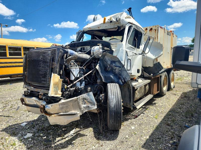 56566066 :رقم المزاد ، 1M1AA13Y8YW125152 vin ، 2000 Mack 600 مزاد بيع