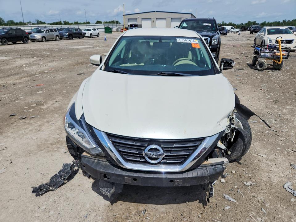 2018 Nissan Altima მანქანა იყიდება აუქციონზე, vin: 1N4AL3AP5JC111433, აუქციონის ნომერი: 57147676